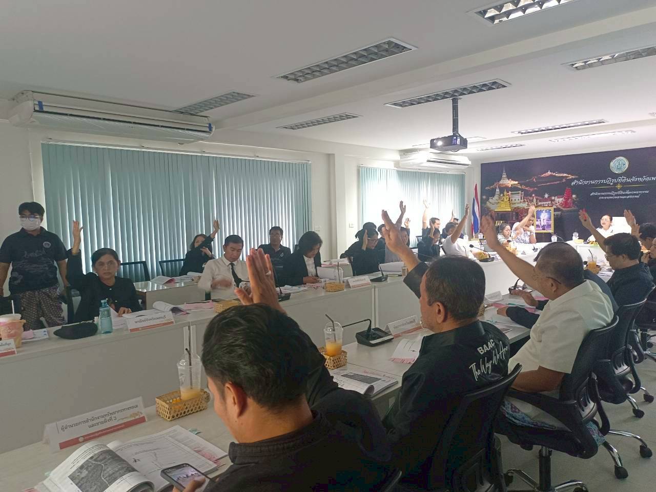 title - รองผู้ว่าราชการจังหวัดเพชรบุรี เป็นประธานการประชุมคณะกรรมการปฏิรูปที่ดินจังหวัดเพชรบุรี ครั้งที่ 1/2569 ณ ห้องประชุมสำนักงานการปฏิรูปที่ดินจังหวัดเพชรบุรี (ชั้น 2) โดยมี นางสาวยุพา ราชจินดา ปฏิรูปที่ดินจังหวัดเพชรบุรี กรรมการและเลขานุการรองผู้ว่าราชการจังหวัดเพชรบุรี เป็นประธานการประชุมคณะกรรมการปฏิรูปที่ดินจังหวัดเพชรบุรี ครั้งที่ 1/2569 ณ ห้องประชุมสำนักงานการปฏิรูปที่ดินจังหวัดเพชรบุรี (ชั้น 2) โดยมี นางสาวยุพา ราชจินดา ปฏิรูปที่ดินจังหวัดเพชรบุรี กรรมการและเลขานุการ